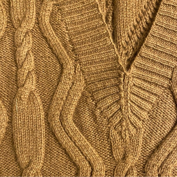 VTG Cashmere 100% Neiman Marcus V-Neck Cable Knit Sweater Camel Tan Scotland - Picture 3 of 9